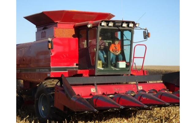 1660 Case IH Combine For Sale in Elkhart, Illinois 62634