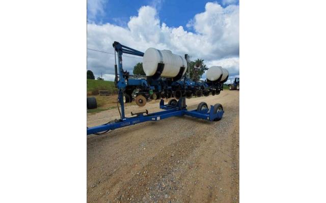 1997 Kinze 2500 Planter For Sale In Carthage, Tennessee 37030