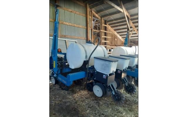 2016 Kinze 3000 Planter For Sale In Mineral Points, Wisconsin 53565