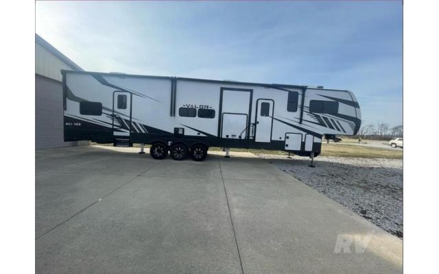 2022 Alliance RV Valor 40V13 Toy Hauler - Fifth Wheel For Sale in Russiaville, Indiana 46979